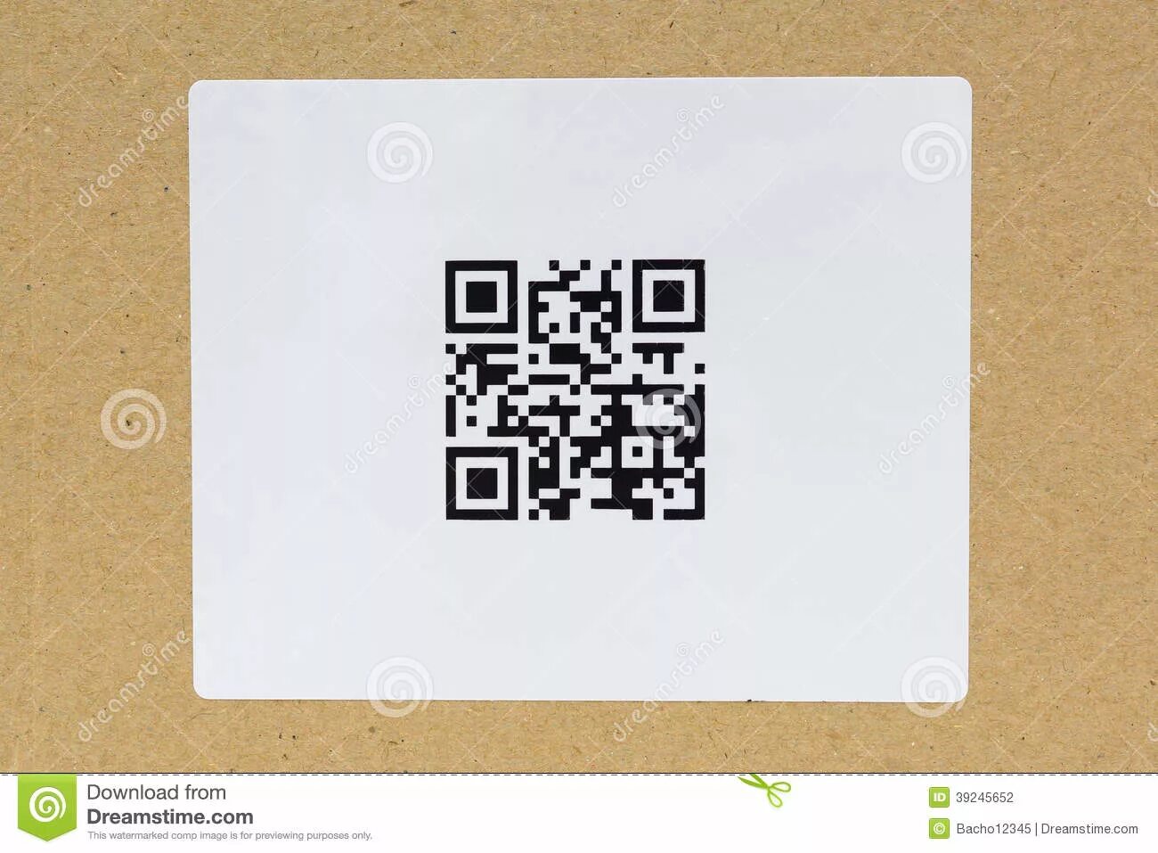 Qr код на коробке. QR этикетки. Этикетка с QR кодом. QR code на коробках. Куар код на упаковке.