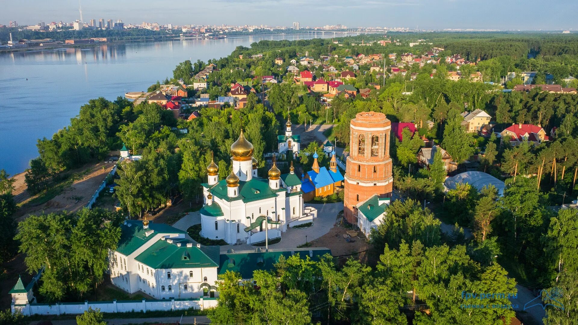 Верхняя Курья мужской монастырь Пермь. Богоявленский монастырь Пермь. Микрорайон верхняя Курья Пермь. Богоявленский монастырь сверху Пермь. Г курья