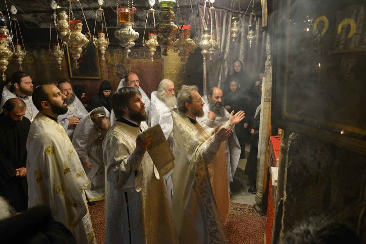 служба в иерусалимском храме. служба в иерусалимском храме. храм гроба господня в иерусалиме благодатный огонь. храм гроба господня в иерусалиме сошествие благодатного огня. храм гроба господня в иерусалиме внутри.