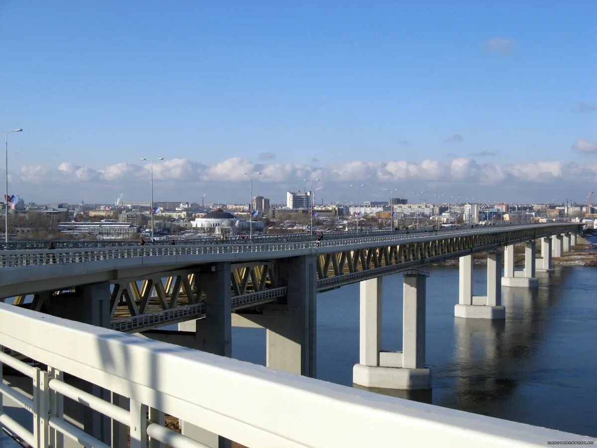 Под метромостом