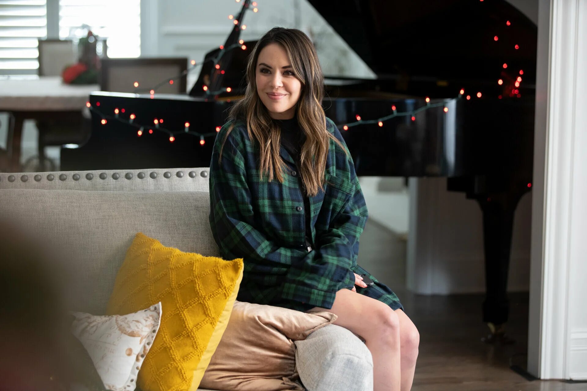 кадр из фильма. очень плохой папочка трейлер. очень плохой папочка. очень плохой папочка фильм 2021. фильм папочка.