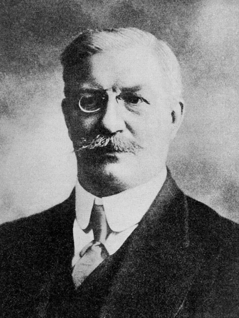 Military prose of Stalin and Trotsky