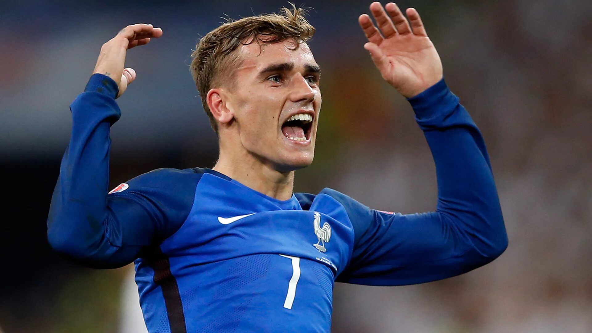 Карим бензема футболист. Эдуарду камавинга французский футболист. Футболист француз. Антуан гризманн 2014. Футболист француз.