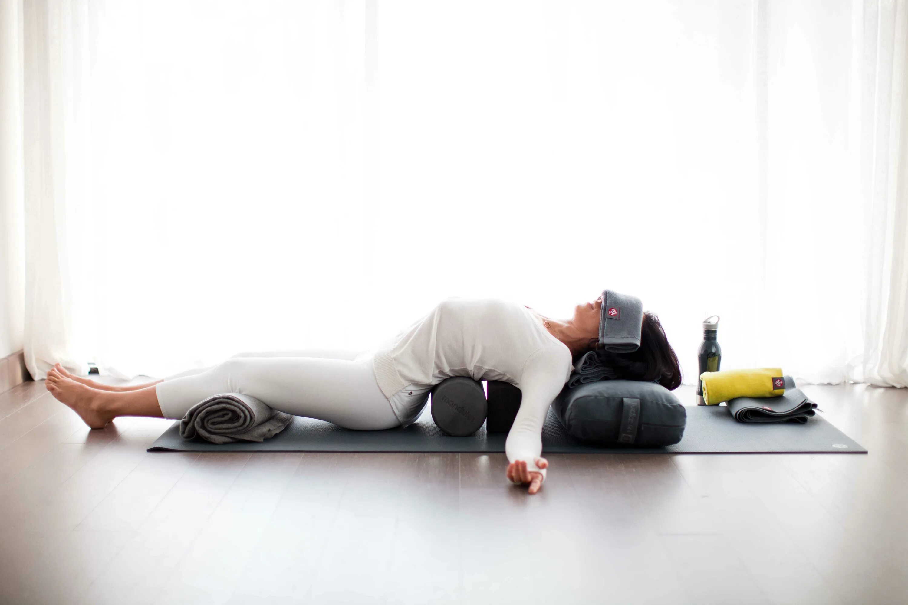 Удивительно приятное занятие лежать на спине. Йога для расслабления. Расслабление тела. Релаксационные асаны. Позы для медитации лежа.