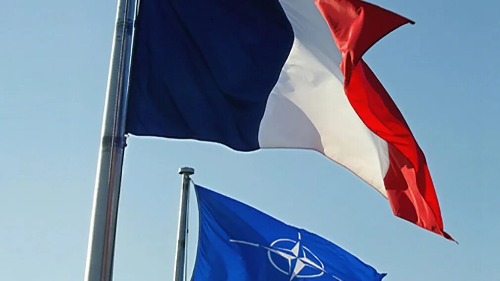 Франция страна нато. Франция ЕС И НАТО. Франция в НАТО С 2009. Франция НАТО 1966.