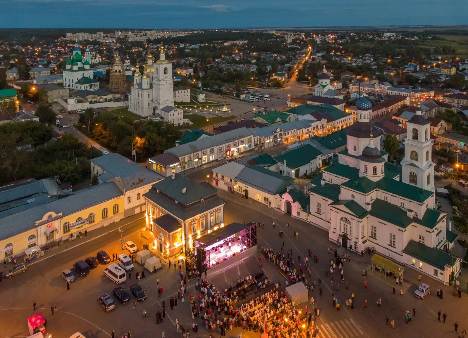 Что сегодня в центре города. Соборная площадь арзамас. арзамас нижегородская область соборная площадь. арзамас центр города. арзамас благоустроена соборная площадь.