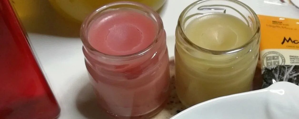 мазь на основе желтка воска. мазь на основе пчелиного воска и желтка. мазь-бальзам прополисная из дивеево. чудо мазь из воска масла и желтка. мазь из пчелиного воска и желтка.