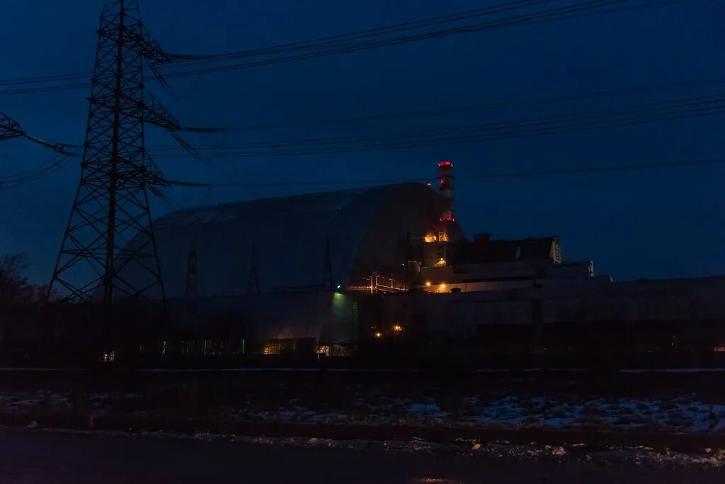 Чернобыль АЭС ночью. Буровая ночью зимой. Вт-2 ЧАЭС ночью. Атомная станция синий ночь. Включи станцию на ночь