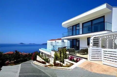 Красивый дом в боку боку