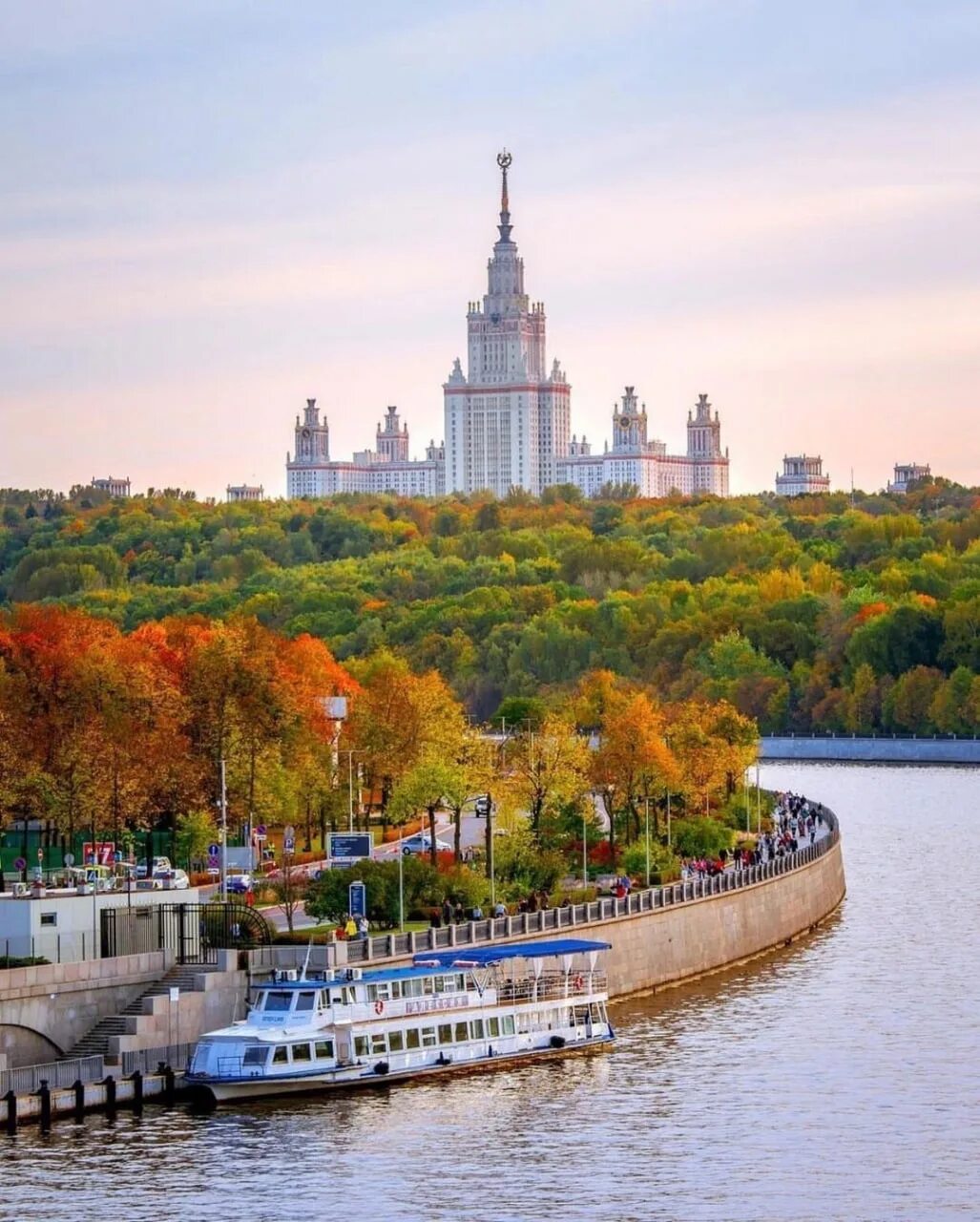 Смотровая мгу. Воробьёвы горы Москва. Парк Воробьевы горы. Смотровая площадка МГУ Воробьевы горы. Лесопарк Воробьевы горы.