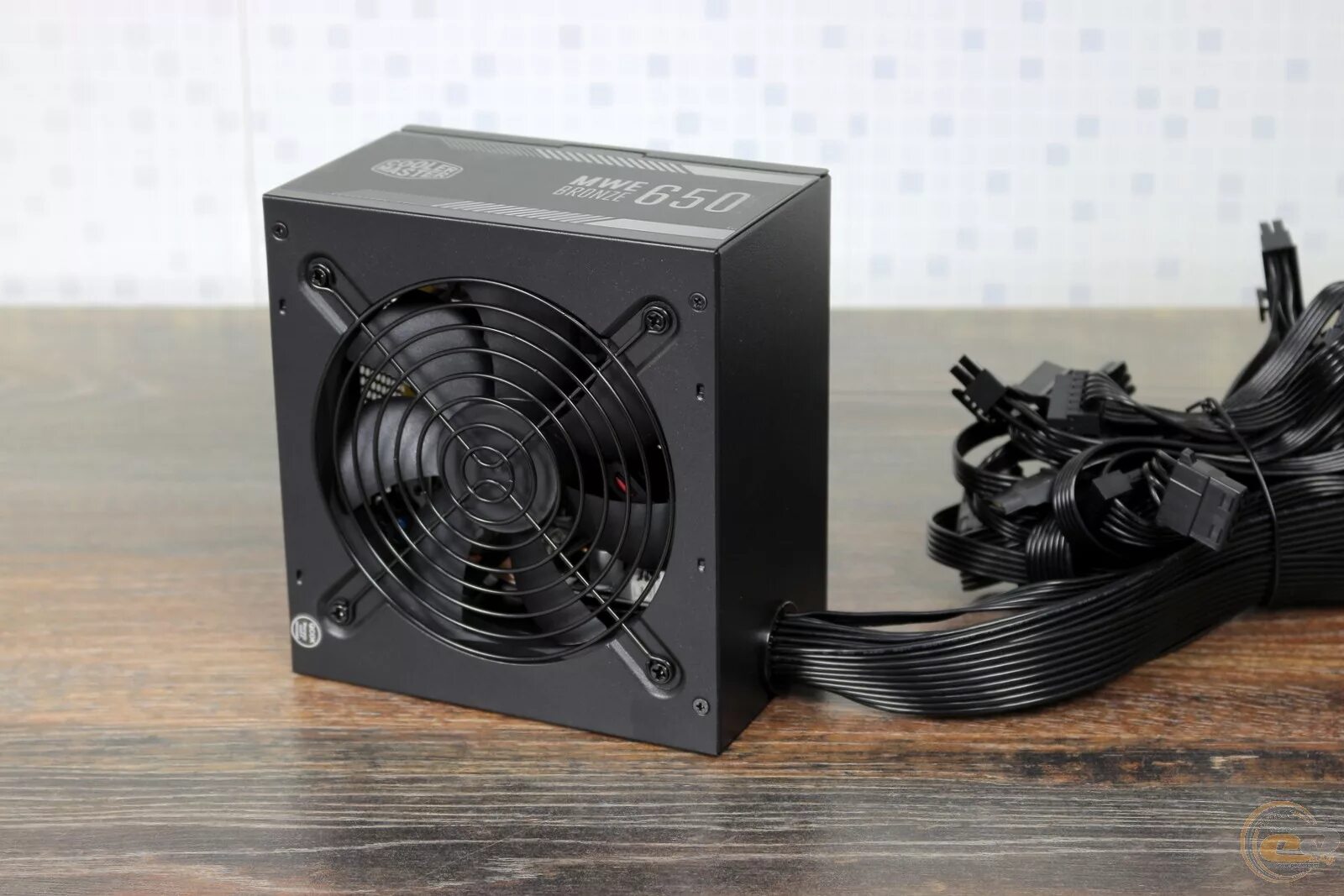 Мастер 650. Блок питания Cooler Master MWE 600. Блок питания Cooler Master 650 Bronze. Блок питания Cooler Master MWE Bronze 600w v2. Блок питания Cooler Master MWE Bronze 650w.