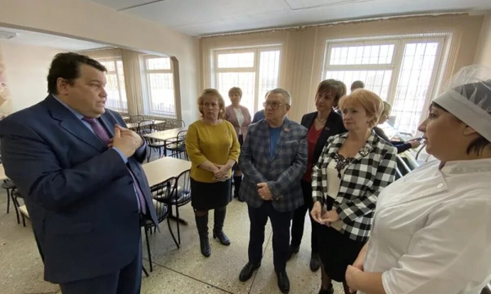 директор холопенкова галина николаевна. исаева лилия мунировна. авербух григорий семенович. директор школы 126 барнаул. директора 126 школы.