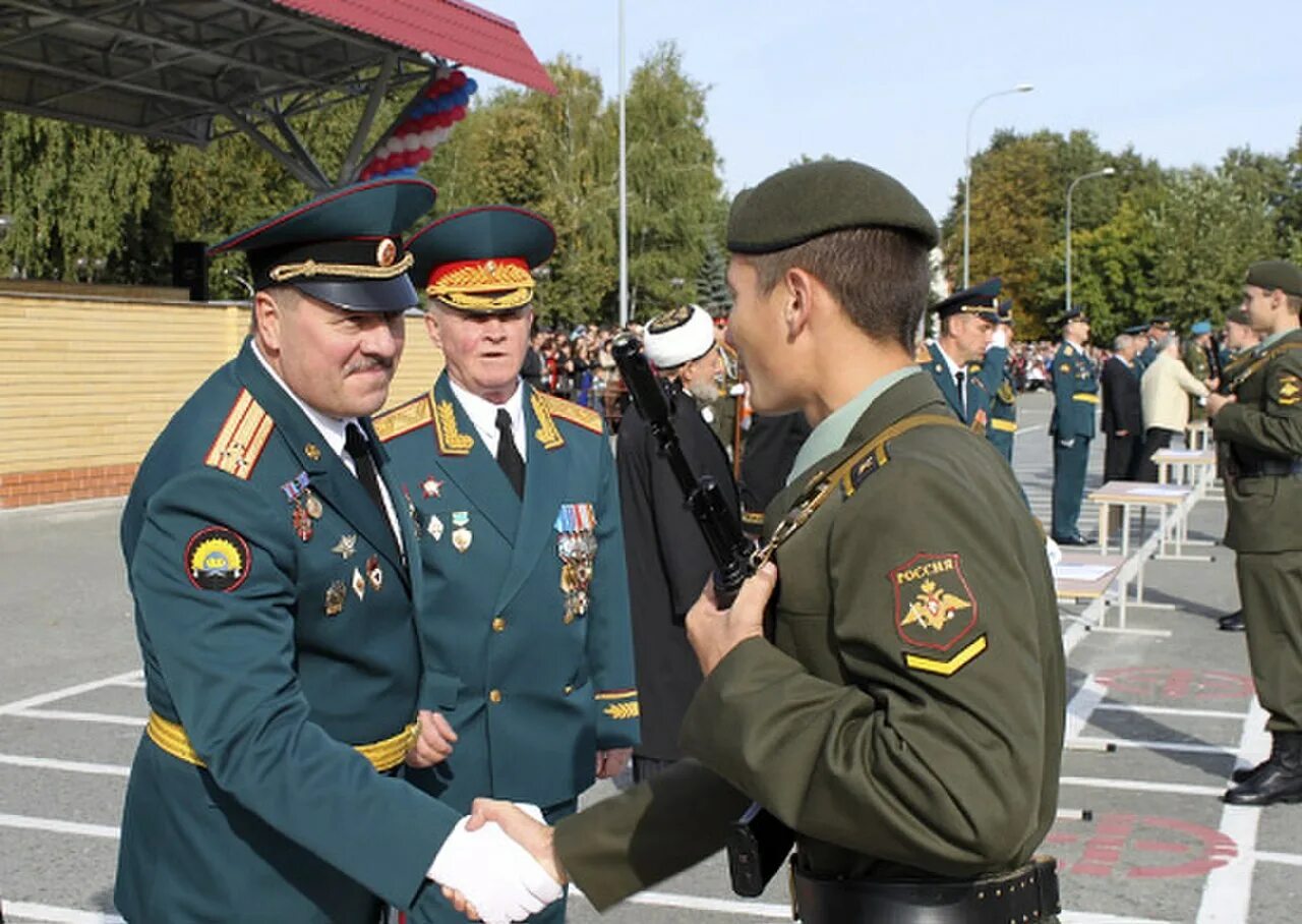 Высшее военное командно инженерное училище. ТВВИКУ Тюменское высшее командное училище имени Прошлякова. Тюмень военное училище инженерных войск. Преподаватели ТВВИКУ Тюмень. Высшее военное командное училище Тюмень.