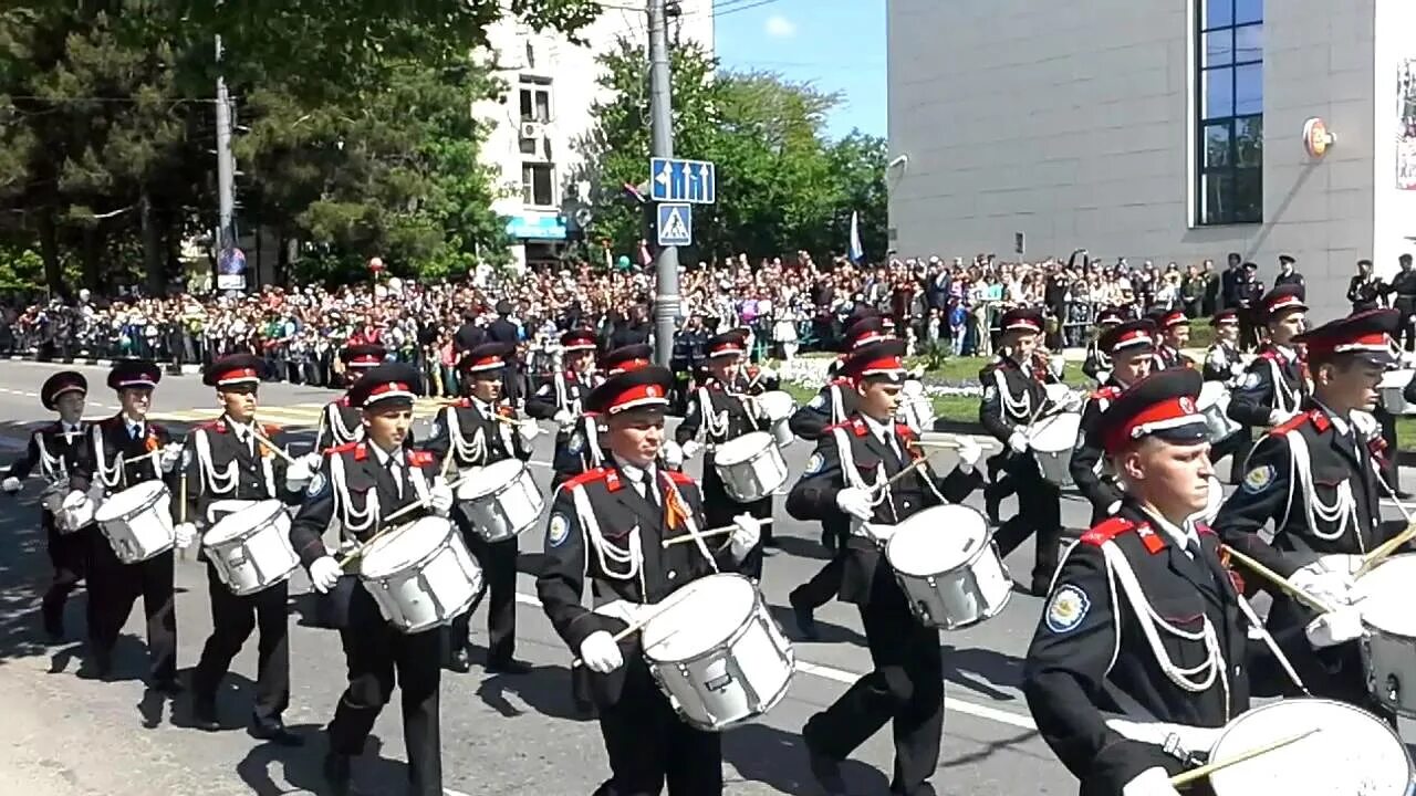 9 мая новороссийск. Парад Новороссийск 2016. Парад на 9 мая Новороссийск 2016. Шествие на 9 мая в Новороссийск. Новороссийск 2016.