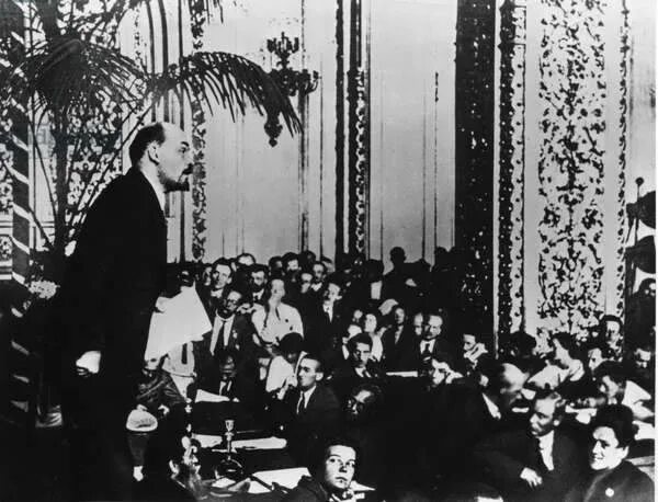 Газета правда ленин. Первая речь ленина. Ленин 1917. Апрельские тезисы ленина 1917. Ленин в 1919 году.