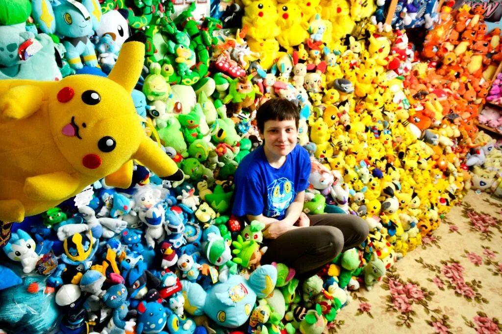 Миров очень много. Очень много игрушек. Самая большая коллекция игрушек в мире. Гигантские игрушки. Самые большие мягкие игрушки в мире.