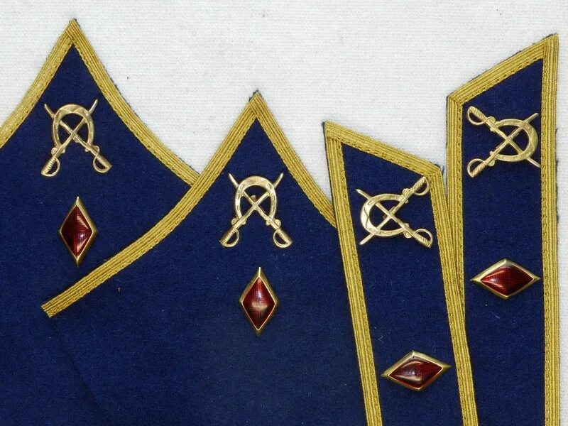Воинское 6 букв. О воинской вежливости и поведении военнослужащих. Пугион нож. M44 китель вермахта. Воинское 6 букв.