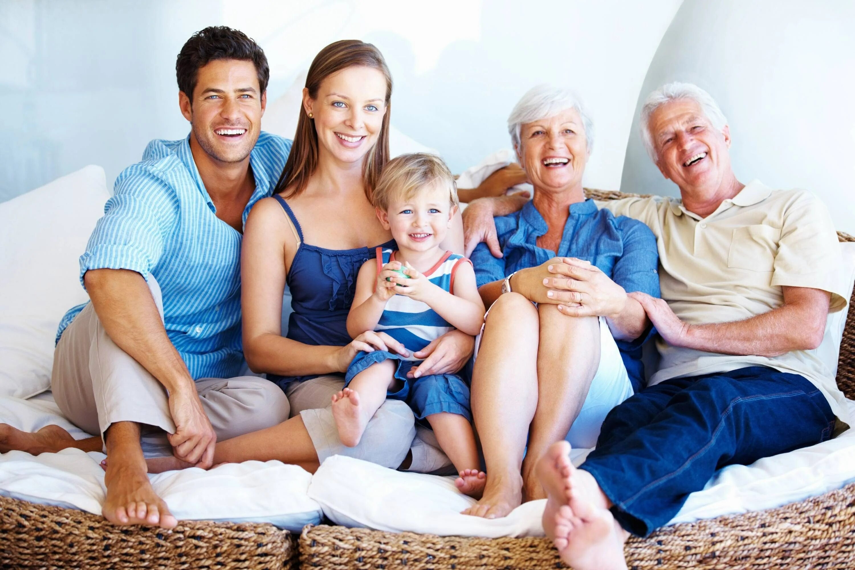 Успешная семейная женщина. Радостная семья. Be best family. Большая счастливая семья. Фотография семьи.