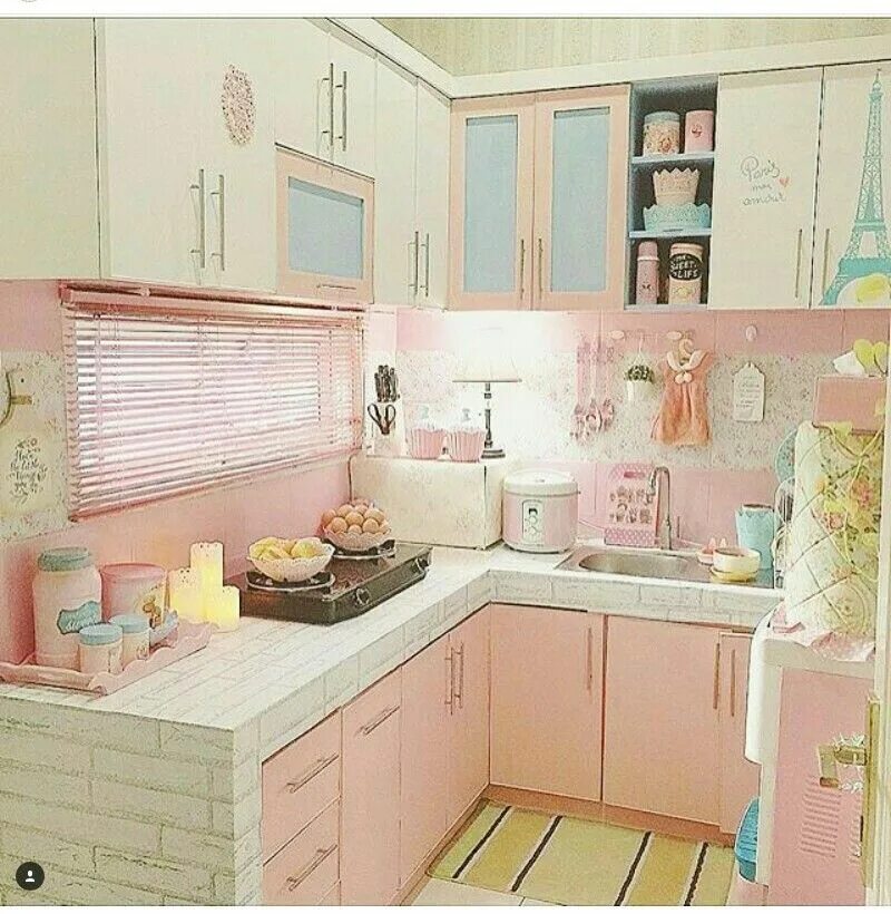 Кухня нежных цветов. Кухня в розовых тонах. Кухня в нежно розовых тонах. Кухня в бледно розовом цвете. Кухня в пастельных тонах.