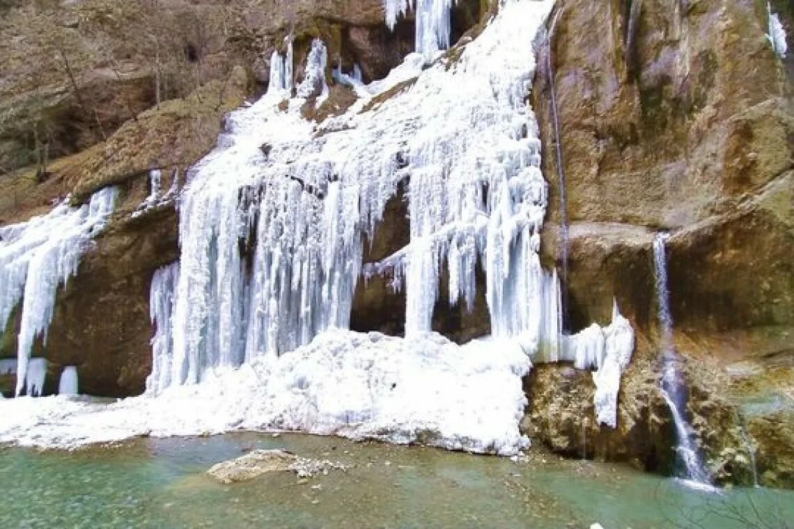 В группу чегемских водопадов егэ. Чегемские водопады голубые озера фото. Водопад девичьи слезы кабардино-балкария. В группу чегемских водопадов егэ. Чегемские водопады зимой.