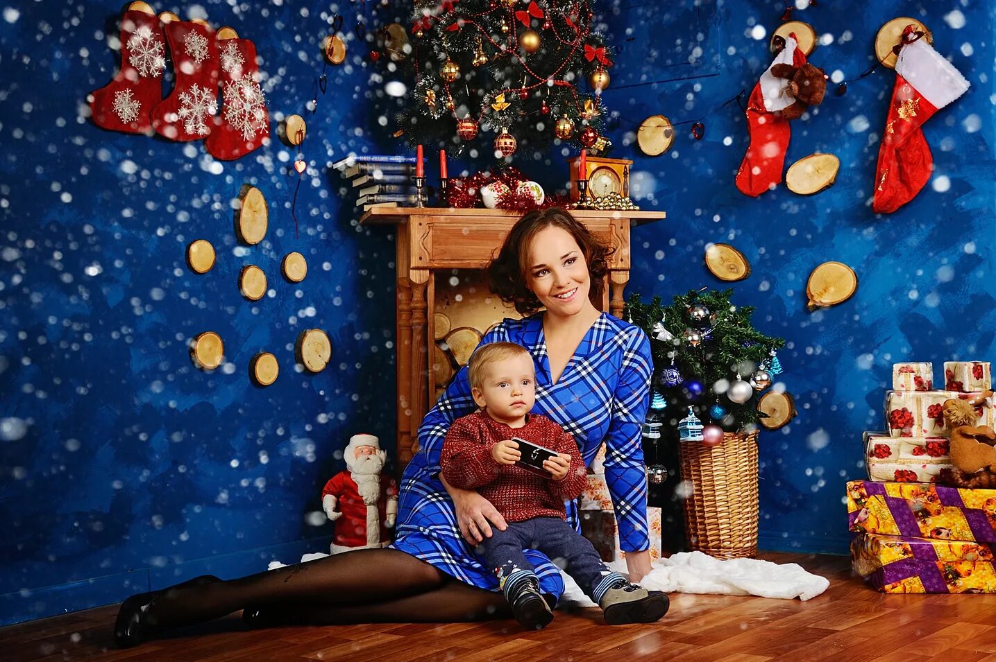 Новогодняя фотосессия с маленьким ребенком. Новогодняя фотосессия семейная. Новогодняя фотосессия в квартире. Новогодняя фотосессия семейная. Идеи для новогодней съемки.