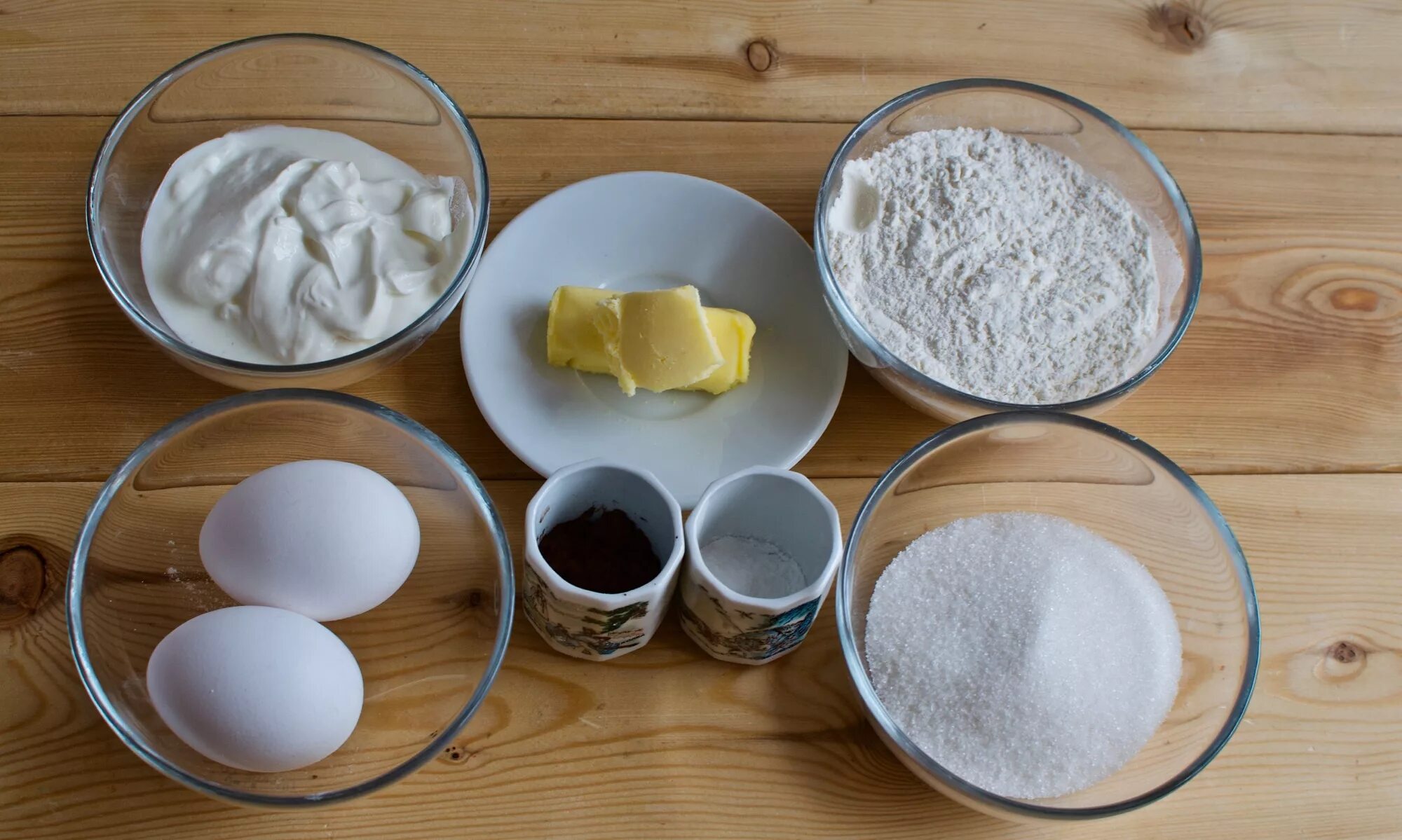 Сметана масло сливочное мука яйца. Ингредиенты для торта. Ингредиенты для приготовления торта. Домашний торт Ингредиенты. ИНГРИДИЕНТЫДЛЯ пирога.