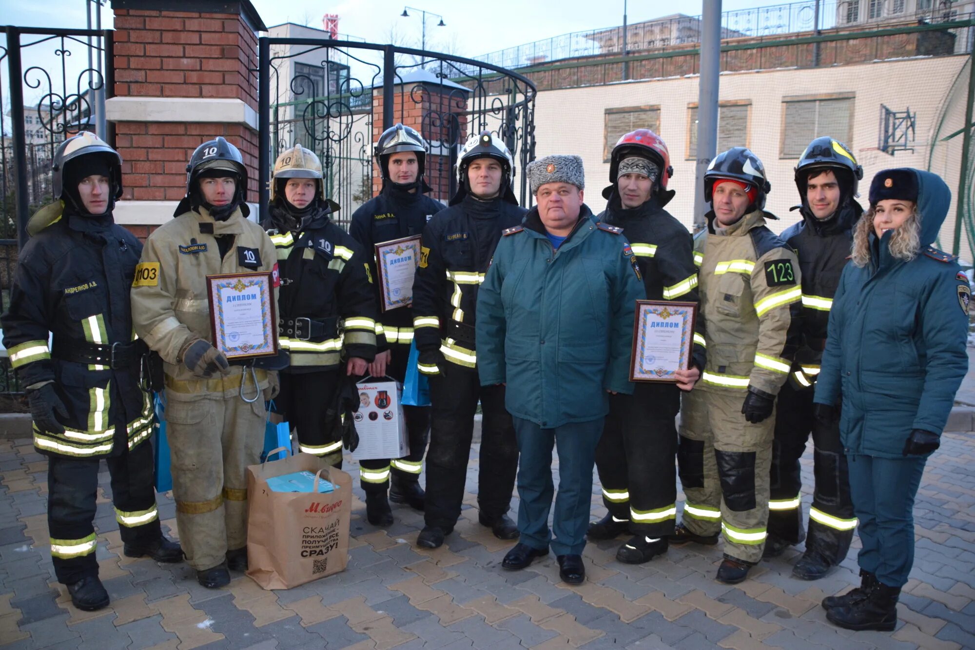 Вызов красногорск. Красногорск вызов. Спасатели мчс россии. Угонные машины именно номера. Вызов красногорск.