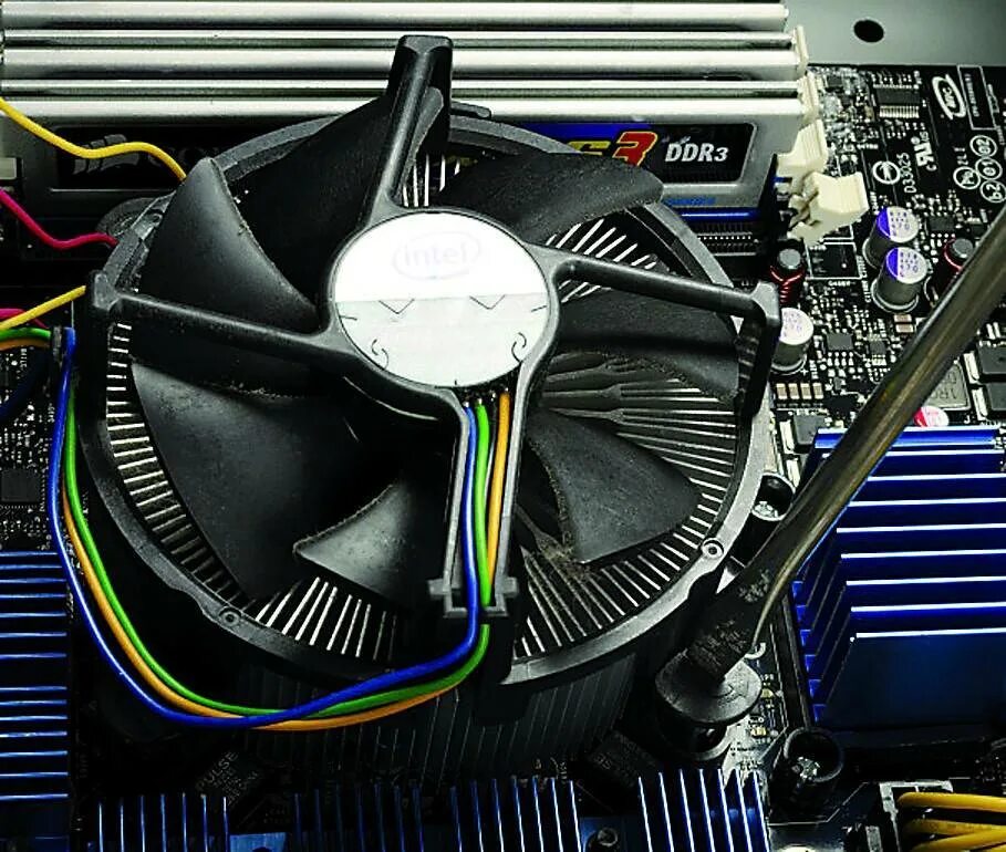 Как узнать какой кулер стоит на процессоре. Lga775 кулер. Кулер intel крепление под кулер. Как узнать какой кулер стоит на процессоре. Force 9 кулер установка.