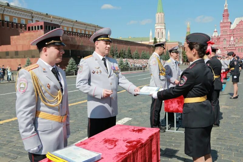 Вручение дипломов на красной площади 2024. Вручение дипломов на красной площади 2024. Выпуск кикотя на красной площади 2022. Церемония чествования олимпиадников казань 2023 фото. Станкин ети преподаватели.