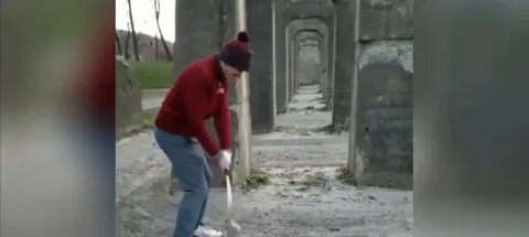 В гатчине мужчина ударил