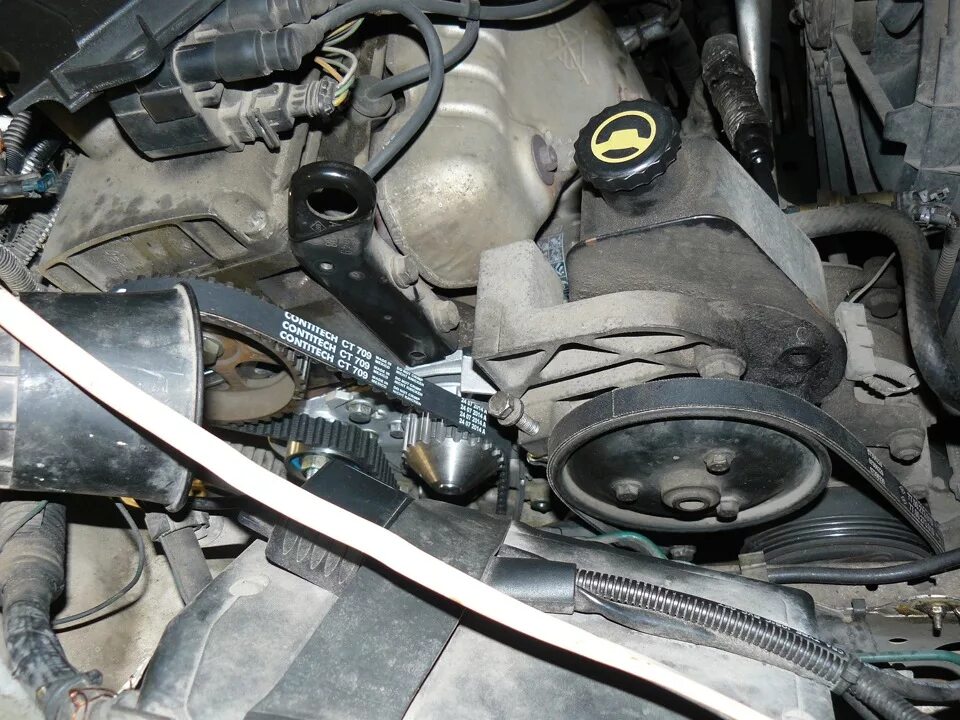 Метки грм рено меган 2 1. Масло грм меган 2. Меган 2 к4м сальники распредвалов. Ремень двигателя к4м рено сценик 1. Метки грм меган 2.