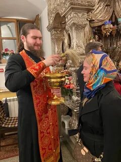 Службу батюшка