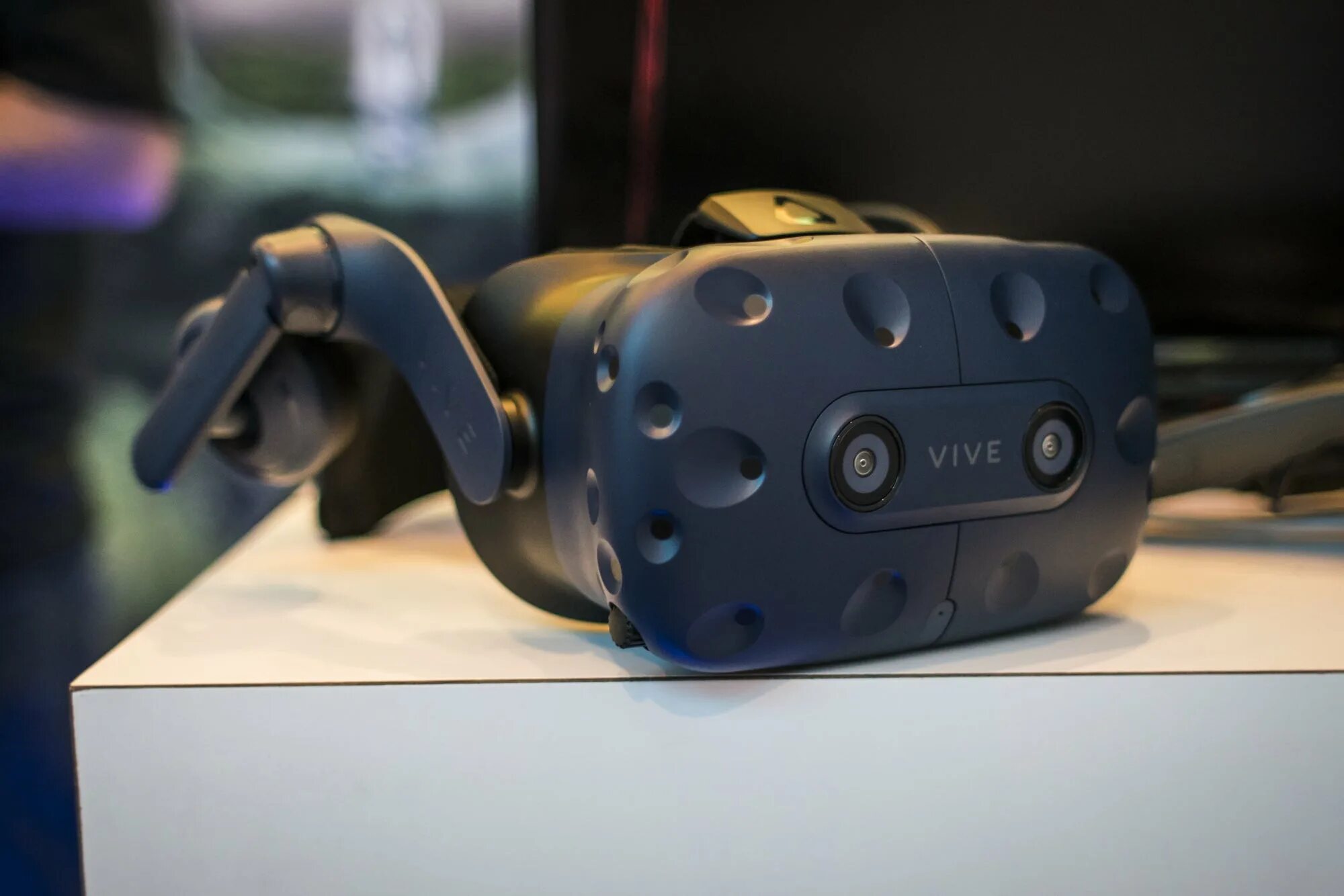 Htc vive 1. HTC ces 2023 VR-гарнитура. HTC Vive Pro. HTC VR комплект. VR Vive Pro.