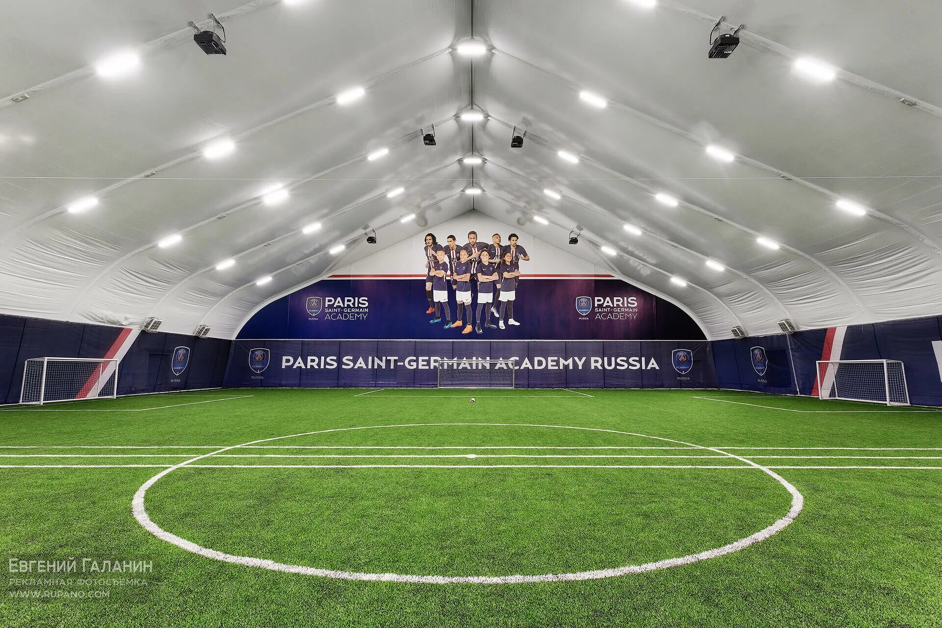 Манеж псж. Манеж psg лужники. академия псж в лужниках. манеж академии псж. академия париж сен жермен в москве.