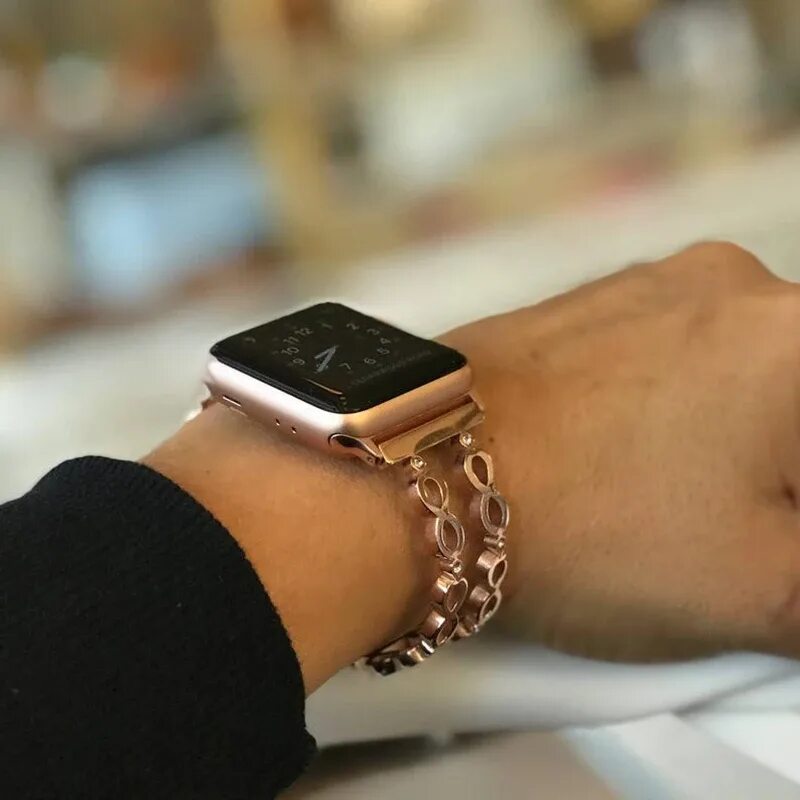 Металлический ремешок на эппл вотч 7. Apple iwatch se 40mm. Браслет на эппл вотч. Apple watch se 40mm. Металлический ремешок для эпл вотч.