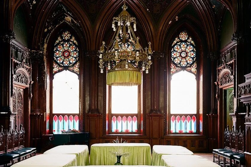 особняк николая дмитриевича стахеев. поттер мэнор. готический замок внутри. особняк стахеева битва экстрасенсов. готика зал.