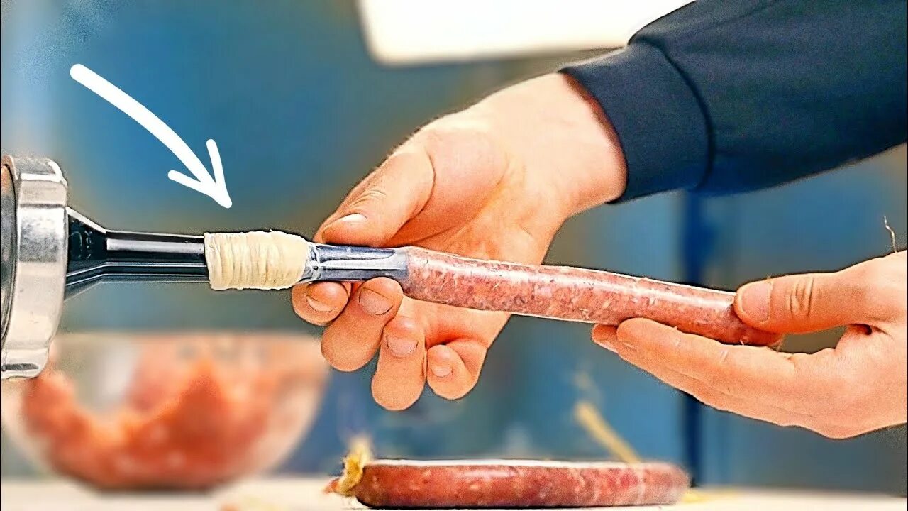 Как делается колбаса. Из чего делается колбаса. шприц для колбасы с коптим вместе.