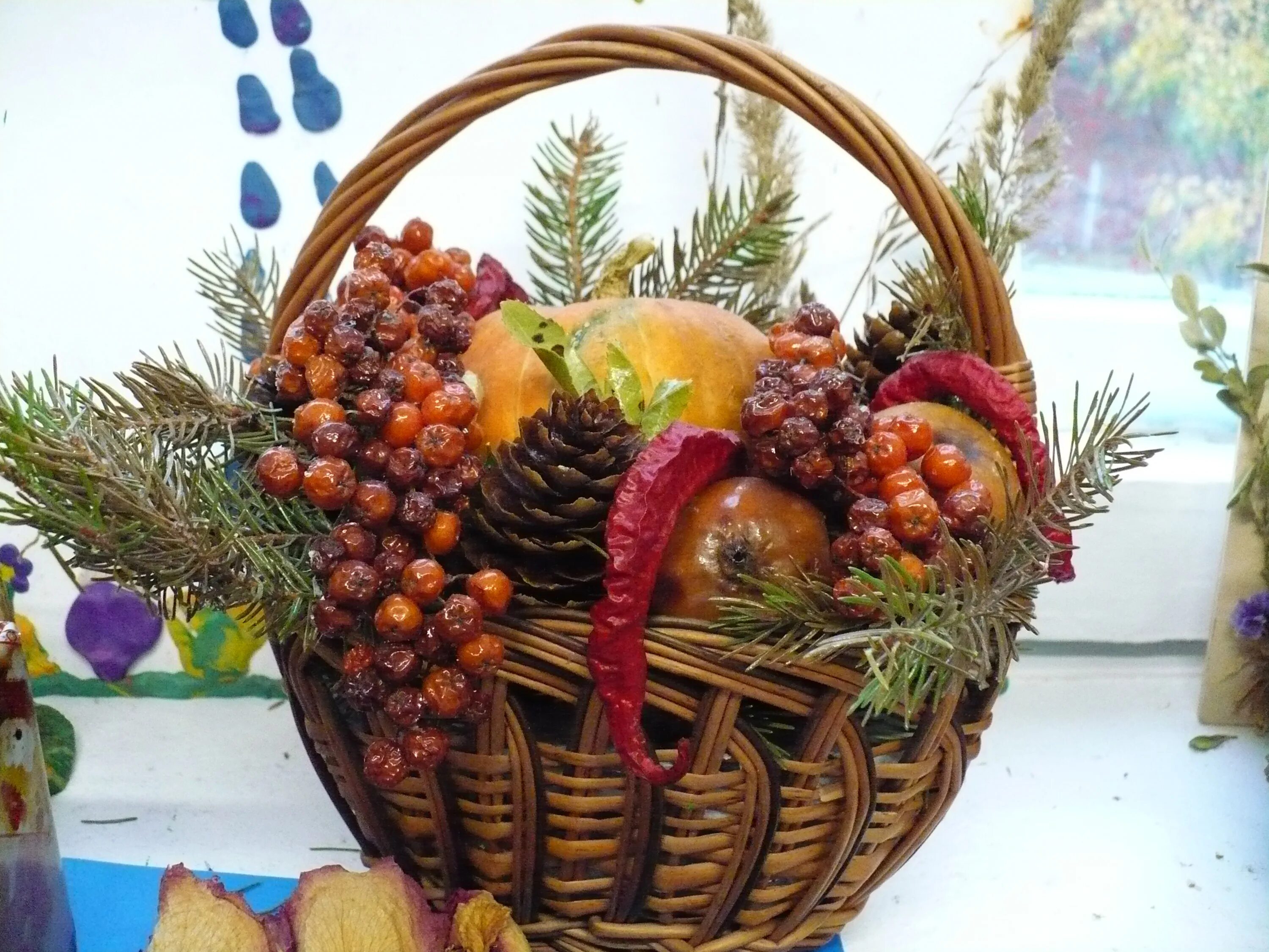 продлись очарованье лета. осенняя композиция из природных материалов. продлись очарованье лета. продлись очарованье лета. продлись очарованье лета.