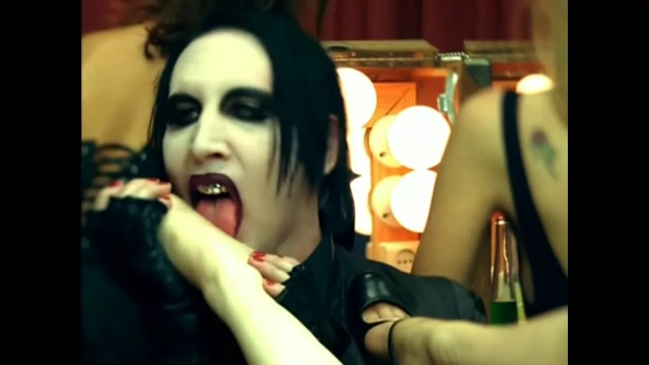 гитарист marilyn manson. мэрилин мэнсон фото. This is a new. This is the new shift мэрилин мэнсон. мэрилин мэнсон.