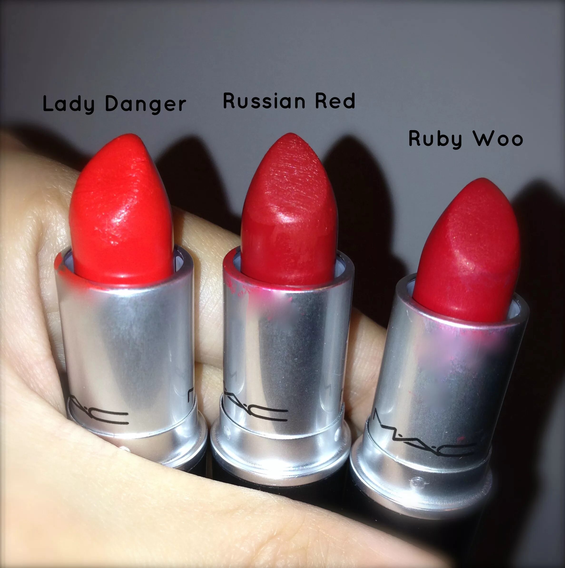 More red or redder. Mac russian red и ruby woo. мак рашн ред помада. russian red помада мас. mac russian red помада.