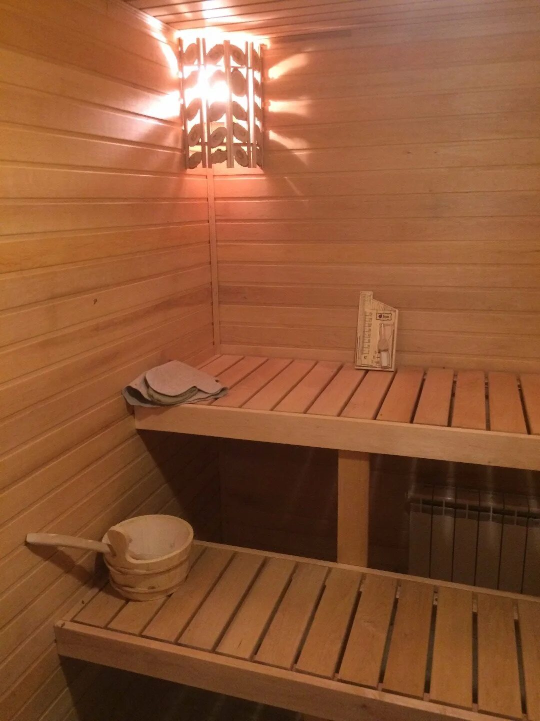 Имитация бруса в бане. Баня из имитации бруса. Имитация в бане. Имитация в бане. Сауна вагонка штиль.