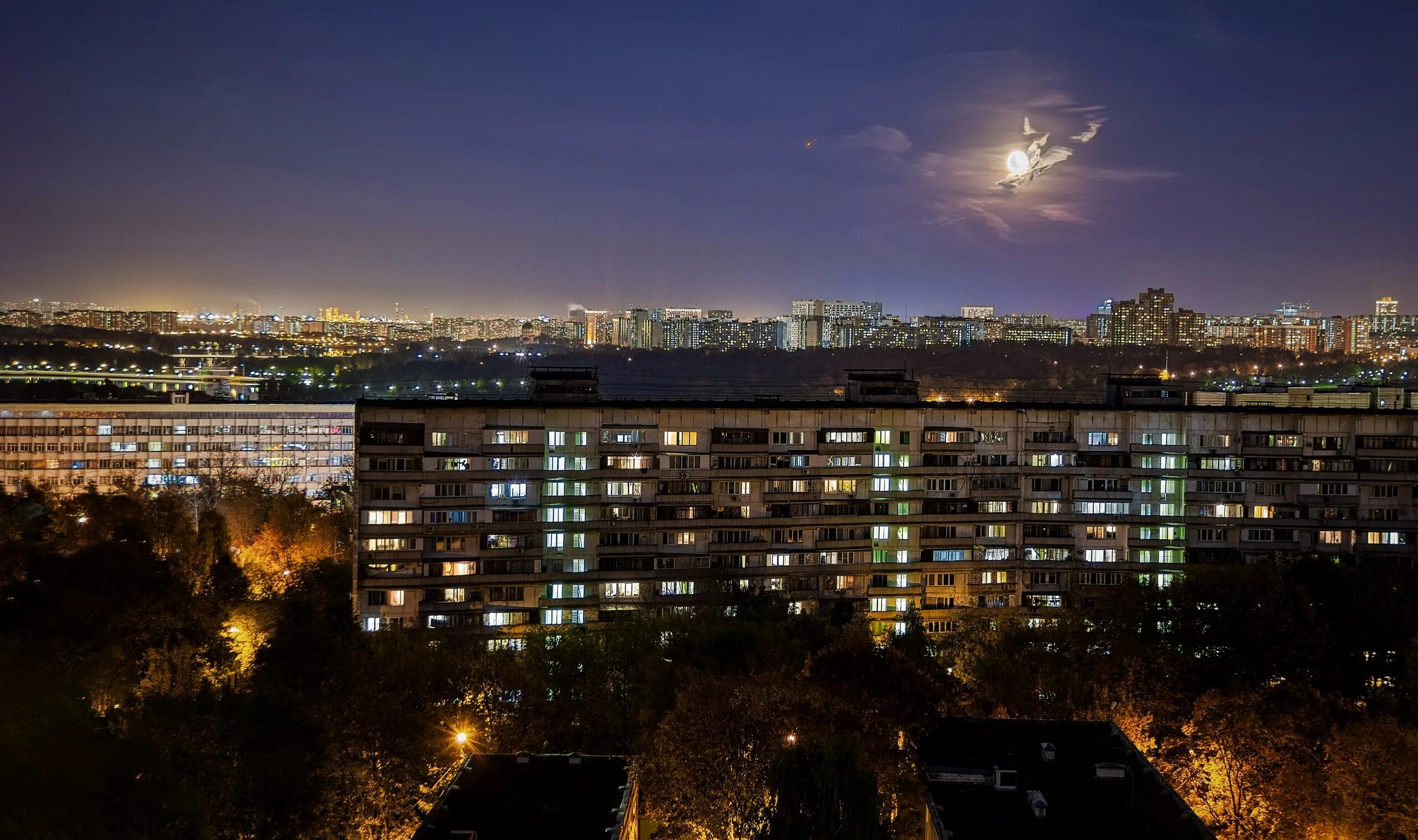 Р н царицыно. Царицыно район москвы. царицыно вид района. царицыно лето 2025. район царицыно ночью.