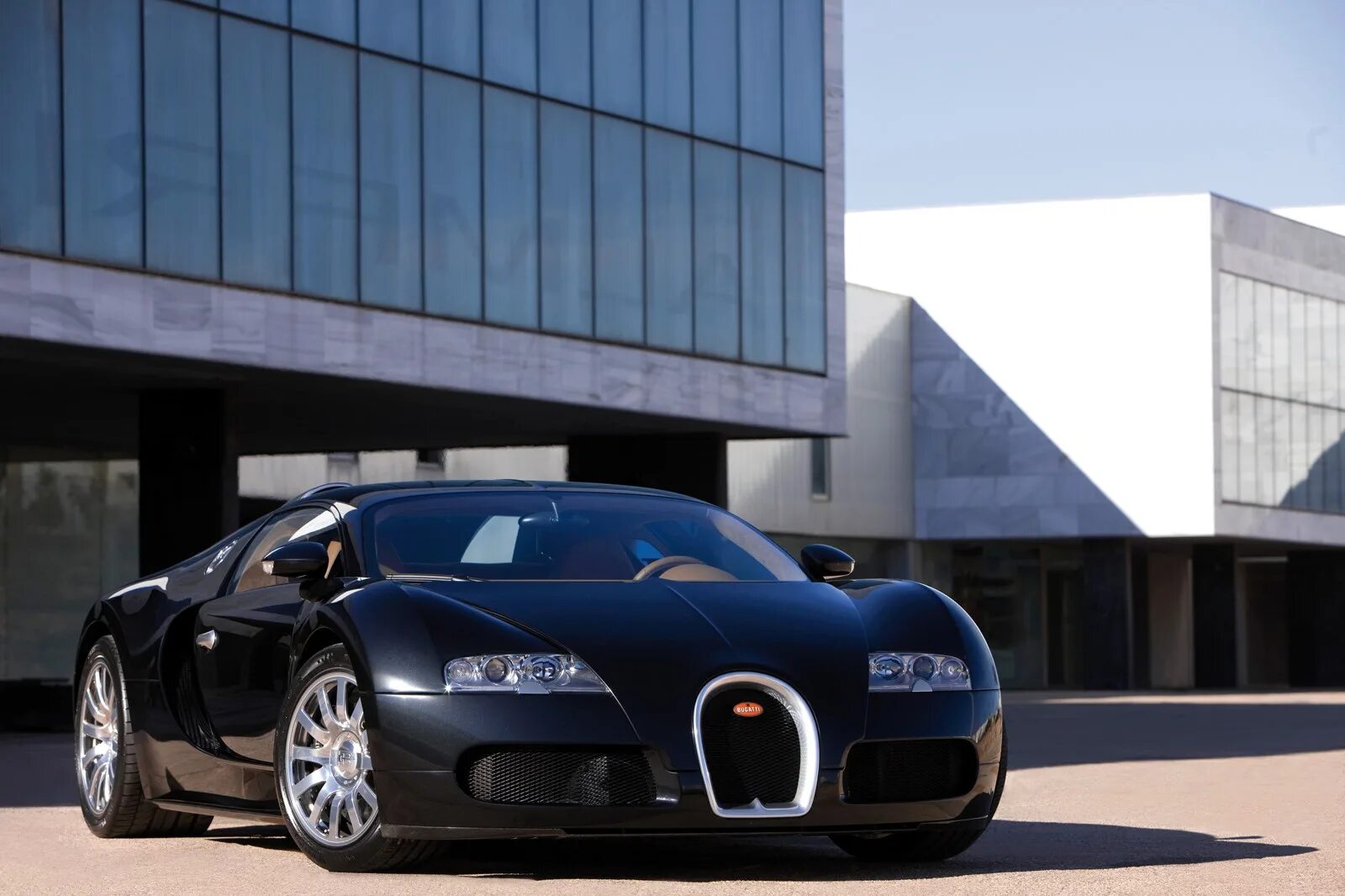 Какие авто качественные. Bugatti Veyron 2005. Bugatti Veyron 16.4 2005. Бугатти Бугатти Вейрон. Bugatti Veyron 2009.