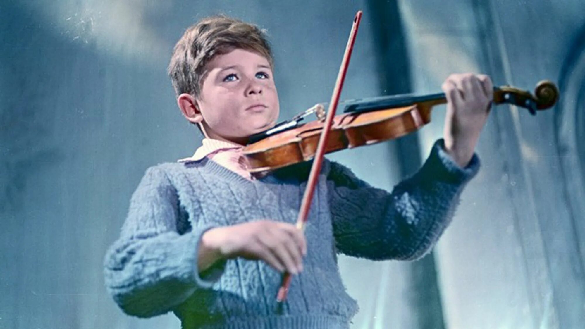 He plays the violin better. Каток и скрипка Тарковский. Каток и скрипка (1960).