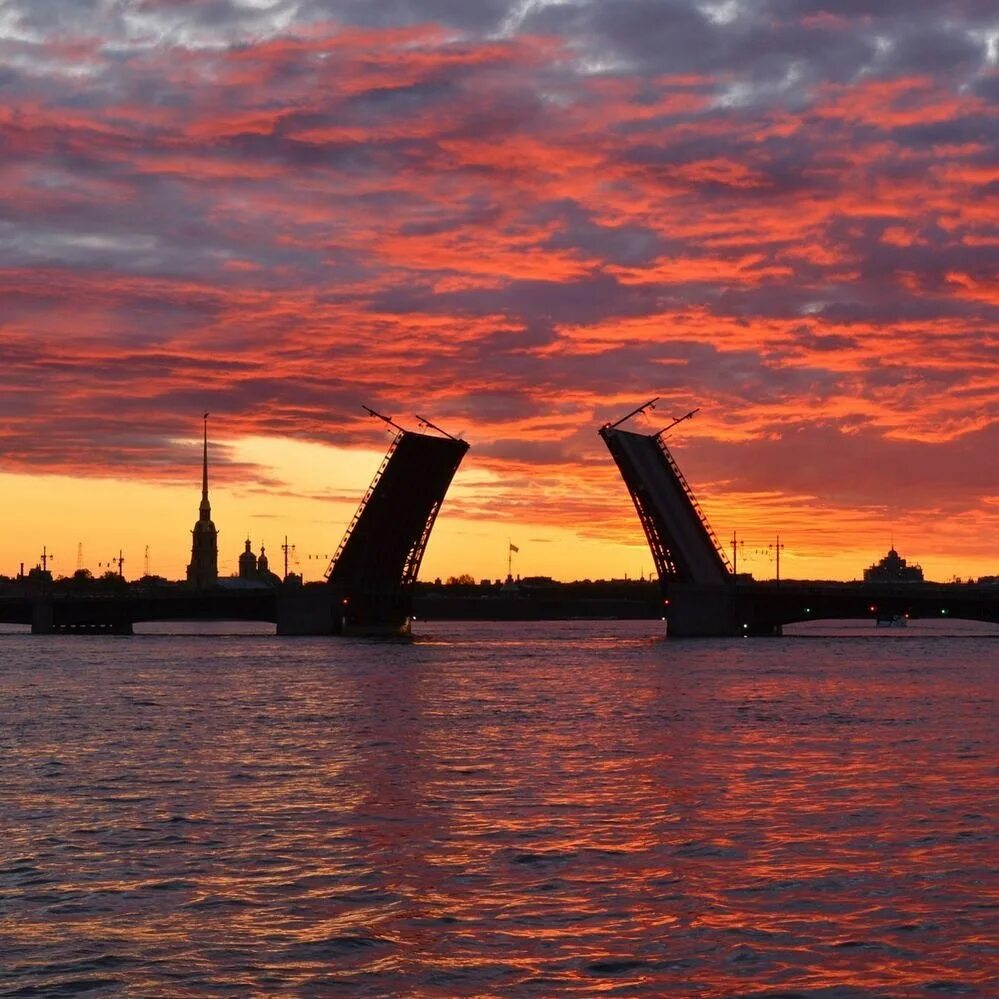 Закат солнца в санкт петербурге. Санкт-петербург. река нева. дворцовый мост в санкт-петербурге закат. разводной мост в санкт-петербурге эстетика.