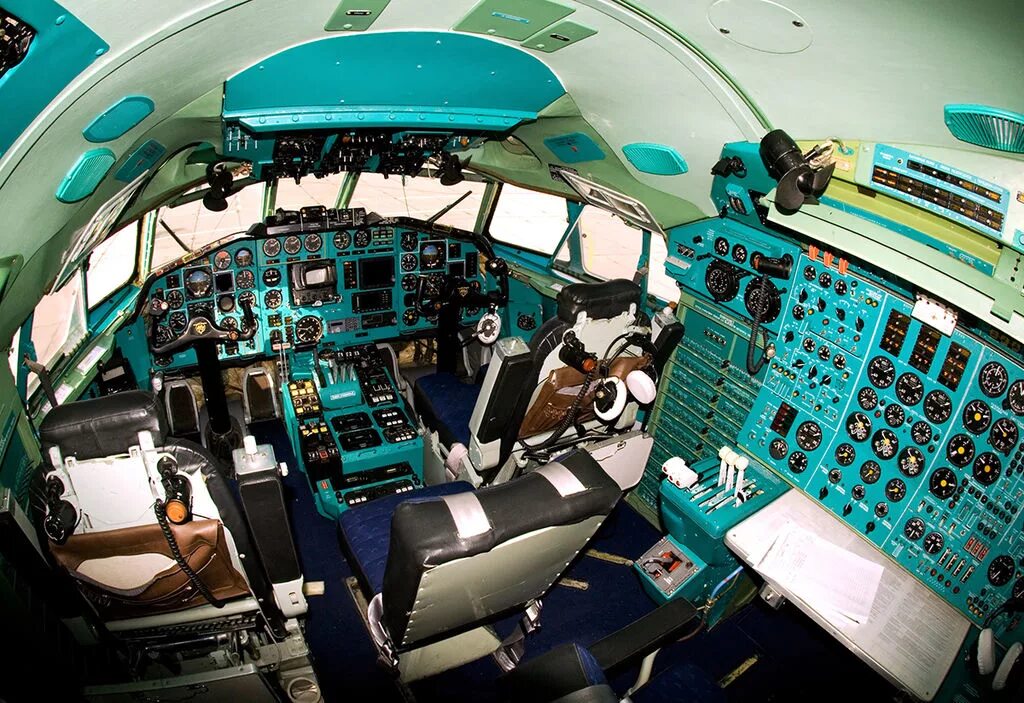 Пилот 154. Ту-154м кабина пилотов. ту 154 кабина. кабина пилотов самолета ту-154. ту 154 кабина пилотов.