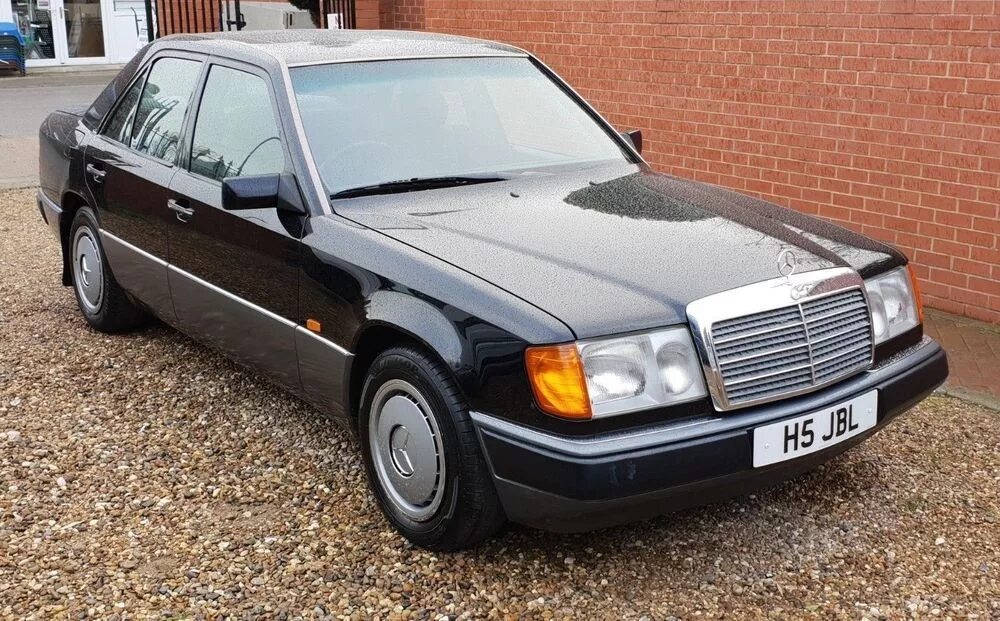 Сток мерседес. Мерседес 124. Mercedes w124. Мерседес 124 e230. Мерседес 124 230е.