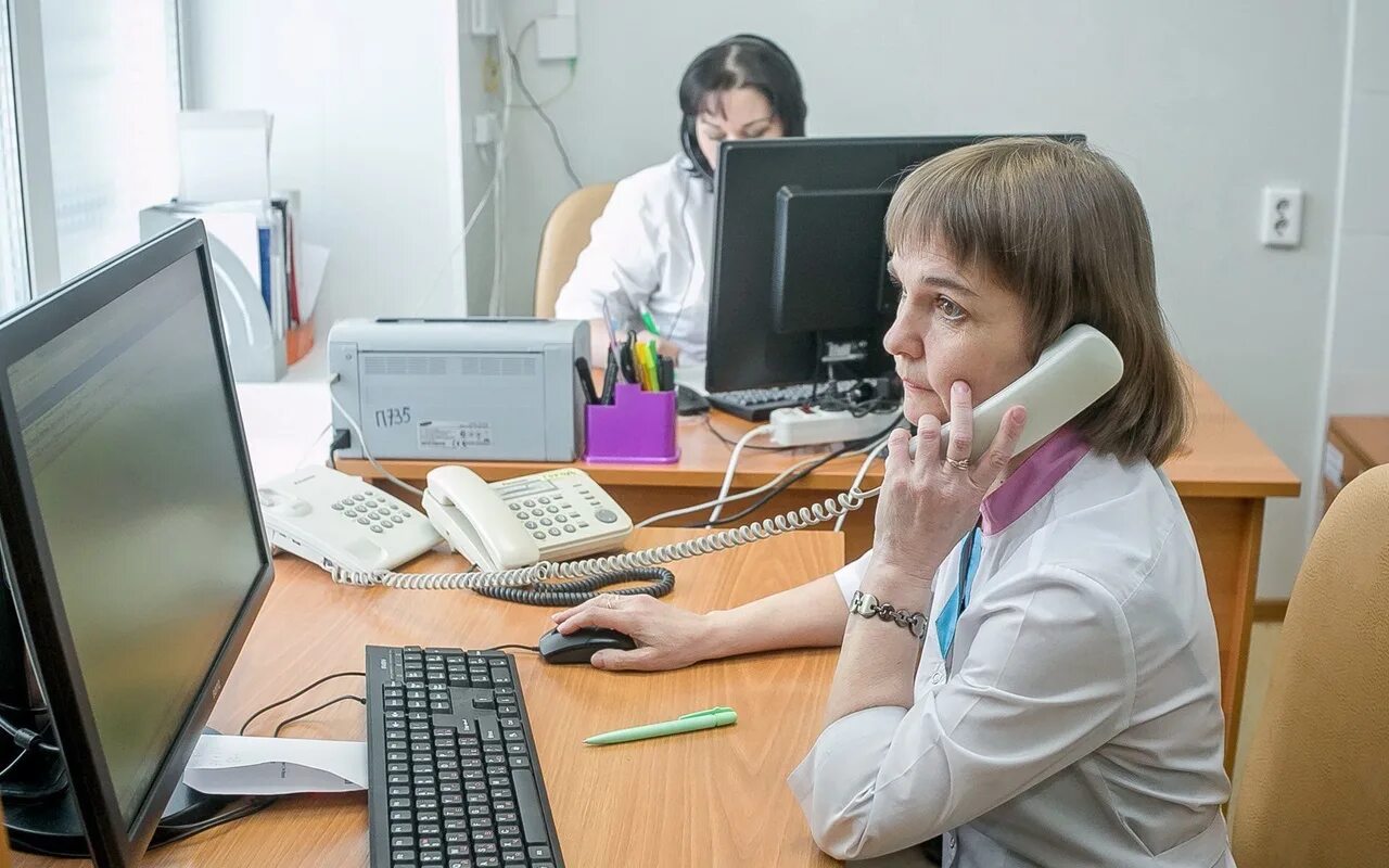 Колл центр 1 больница. Колл центр. колл центр поликлиники. call центр поликлиника. звонок в регистратуру поликлиники.