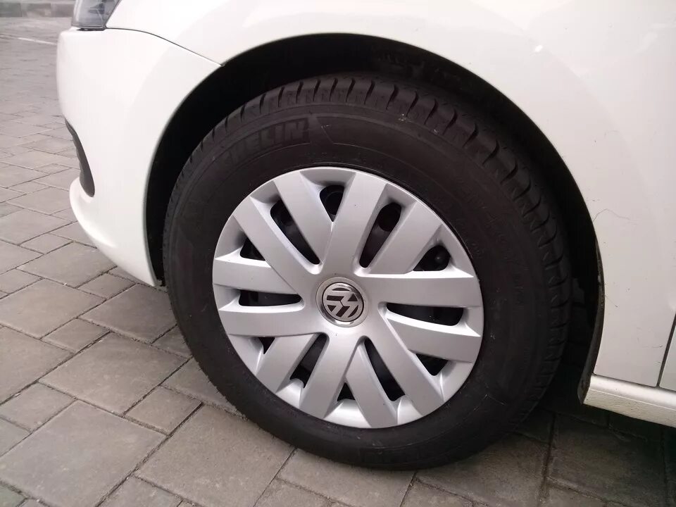 Резина лето на поло. 195/65 R15 Polo. 195/65 R15 на поло седан. Фольксваген поло седан шины r15 195 65. 195/65/15 Polo.