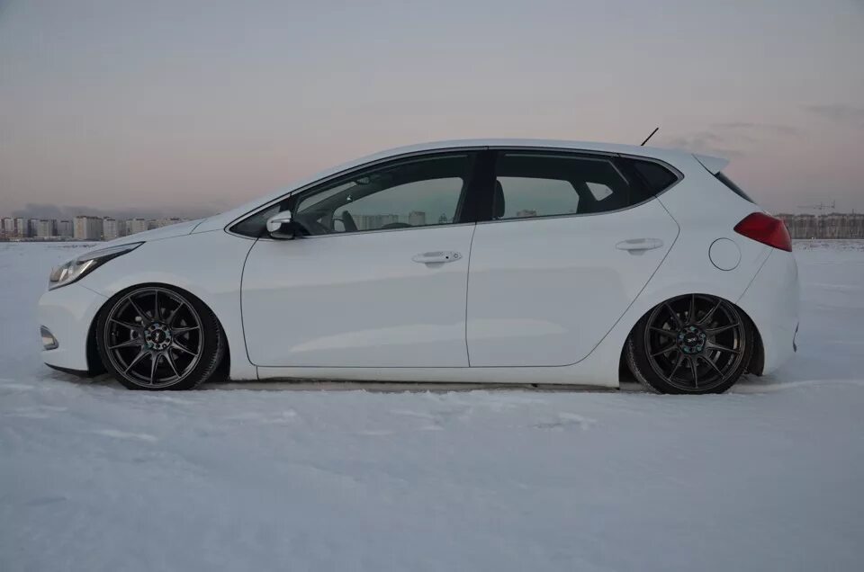 Сид 30. Kia Ceed JD XXR. Пневмоподвеска Kia Ceed JD. Kia Ceed JD на Rotiform. Kia Ceed на пневме.